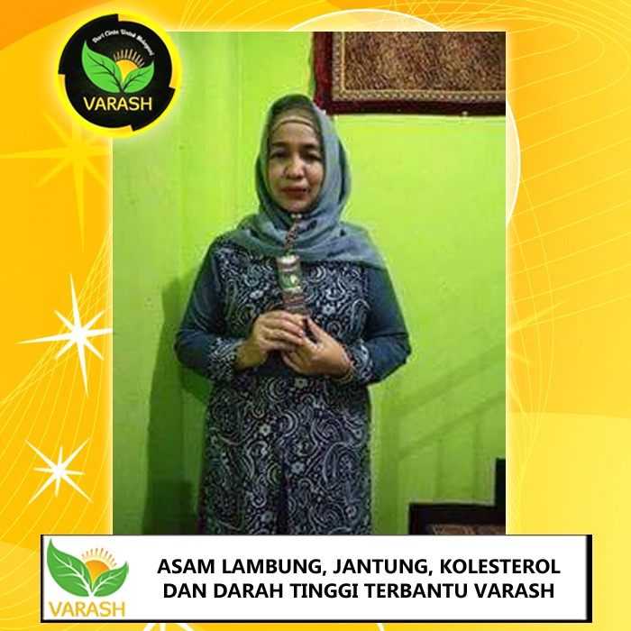 Gambar mungkin berisi: 1 orang, berdiri dan teks